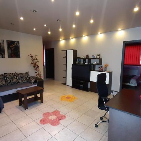 Spacious, Modern Condo In New Villa - Sleeps 6 Букурещ Екстериор снимка