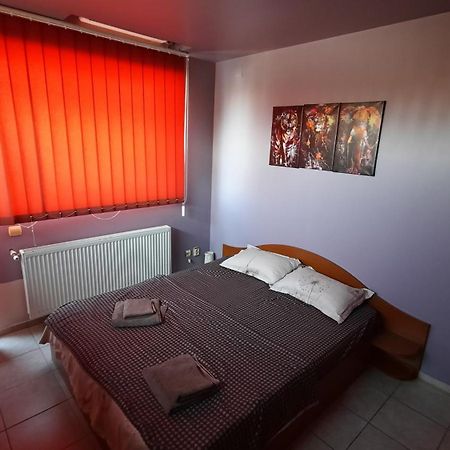 Spacious, Modern Condo In New Villa - Sleeps 6 Букурещ Екстериор снимка
