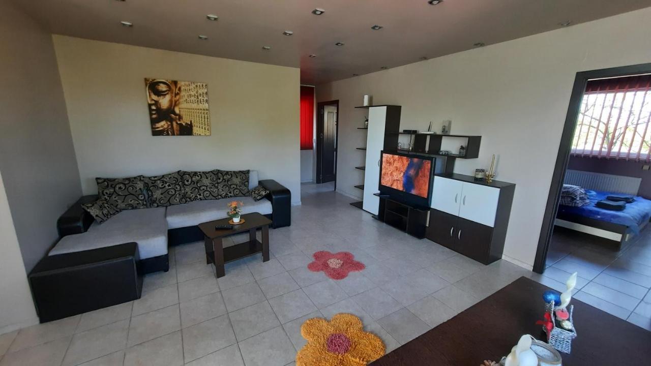 Spacious, Modern Condo In New Villa - Sleeps 6 Букурещ Екстериор снимка